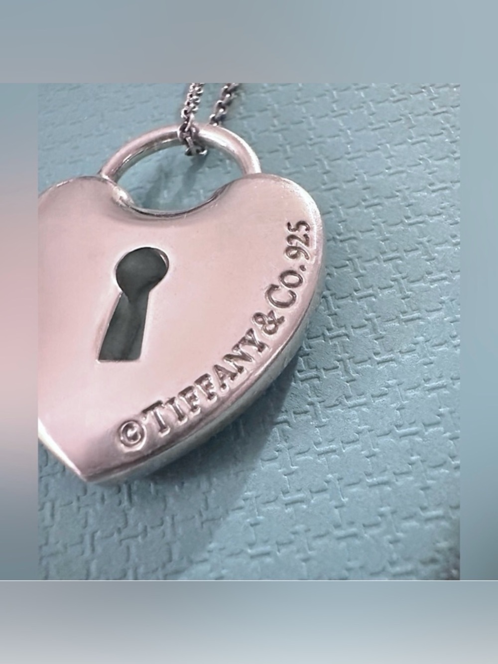 Tiffany & Co. Vintage 925 Ster. Silver Medium Keyhole Heart Lock Necklace 22mm - Picture 5 of 8